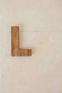 L